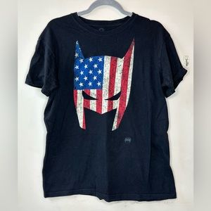 DC Comics Originals Batman Tee American Flag Detail Men’s size Large EUC
